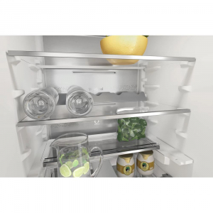 Whirlpool WHC18 T573 be&eacute;p&iacute;thető alulfagyaszt&oacute;s hűtőszekr&eacute;ny